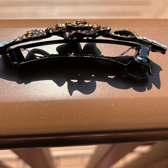 Worn to special event once gorgeous crystal hair clip. Flower and ribbon design - Picture 8 of 9